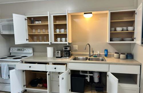 Bellwood 2 bed family house w 2 living areas Superhost - Photo 9