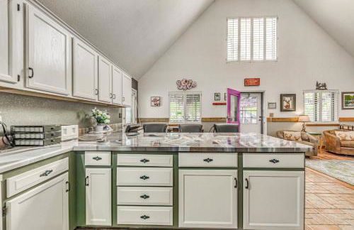 Quaint Cloudcroft Cabin with Stunning Forest Views! - Photo 9