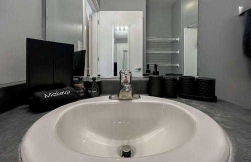 West Loop - City Views With In & Out Parking 2 - Photo 61