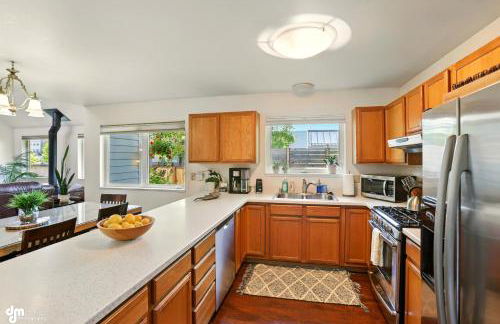 Coastal Place - BEST location in Downtown! - Photo 10