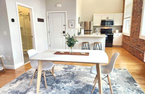 Jennifer's Riverfront Loft State House Views - Foto 10