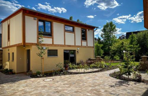 Amber Ferienhain - Ferienhaus 'Magnolie' mit verwunschenem Garten & privater Sauna - Foto 1