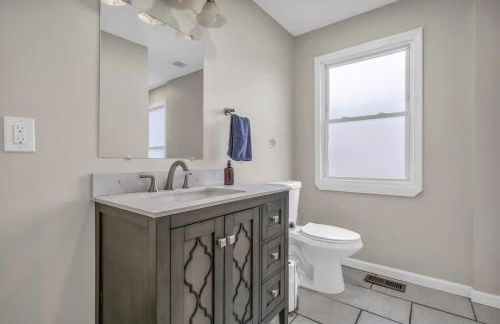 BIG 4BR House 7 Mins to Downtown with Foosball and Games - Foto 34