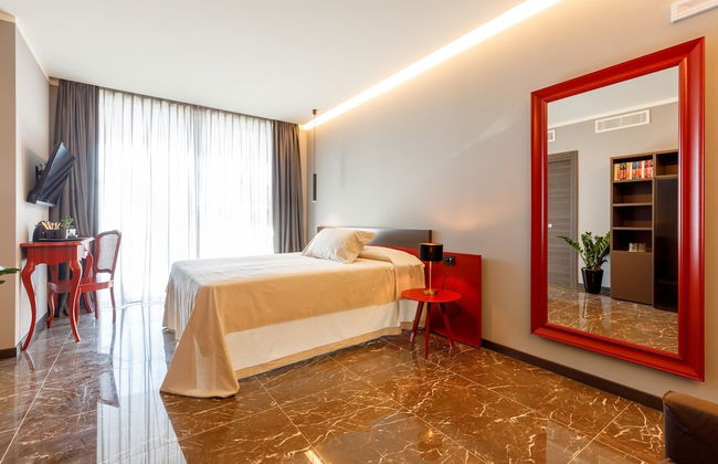 Hotel DeVille - Photo 10