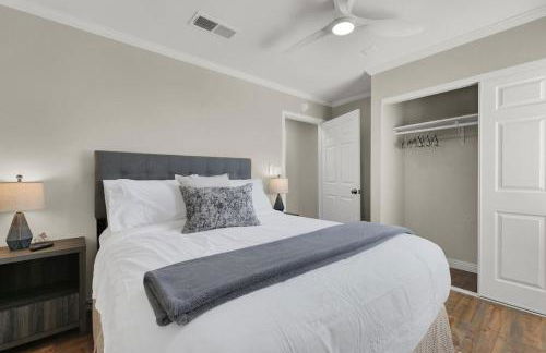 Spacious 4BR plus Den with Pool, Jacuzzi, BBQ, Near Strip - Foto 16