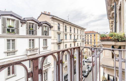 Elegant City Center Flat 5 Guests - M1 Metro - Fast Wi-Fi - AC & Balcony - Photo 13