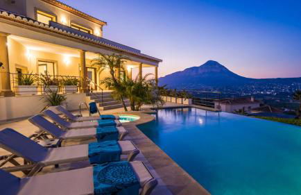 Casa Orquídea - Luxury 4 bedroom Villa - Photo 2