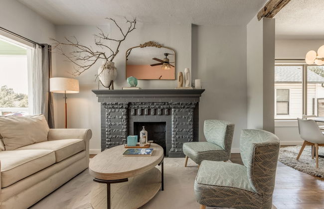 2BR Stylish Retreat in Midtown - Photo 6