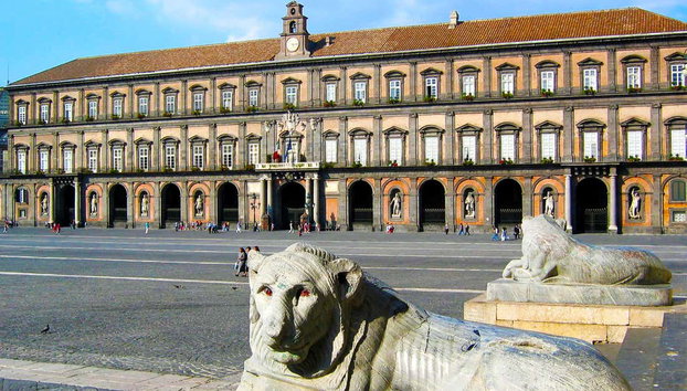 Tour panorâmico por Nápoles - Foto 5, Em frente ao Palácio Real