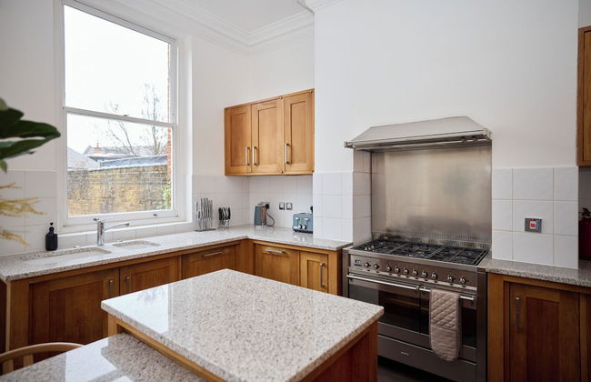 The Hampstead Getaway - Charming 5bdr Home With Conservatory - Foto 2