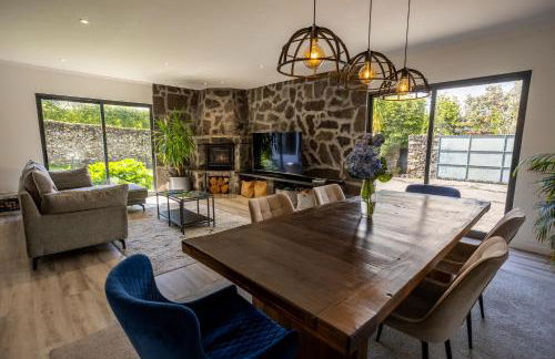 Countryside house with a pool and fireplace - Photo 25