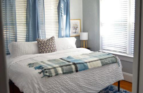 Perfectly Modern Craftsman- close to everything! - Photo 3