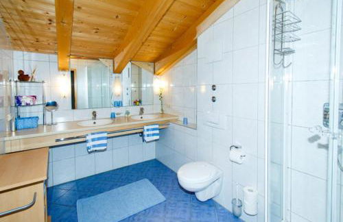 Café Chiemgau und Gästehaus - Foto 13