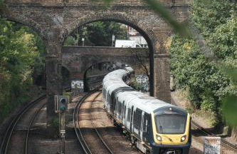 Penthouse Loft Suite in Putney, PS5, 60"TV, Netflix, Sleeps 6, ideal for relocators and professionals - Foto 10