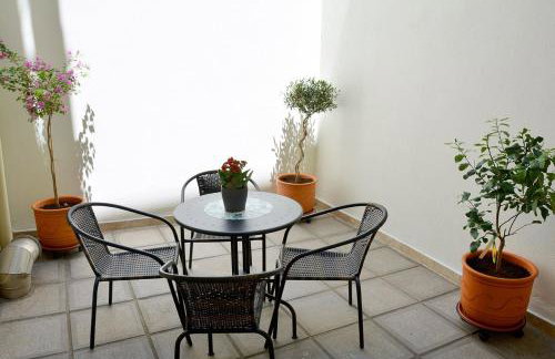 Quiet Urban Studio with Private Backyard - Foto 15