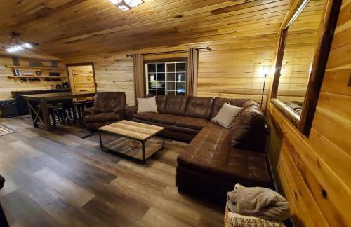 Luxury Cabin w/ Game Room & Hot Tub at Cave Run Lake - Foto 8