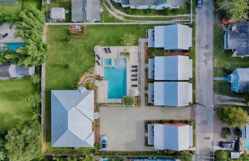 Quaint Cottage with Private Pool-Walk to Everything - Foto 34
