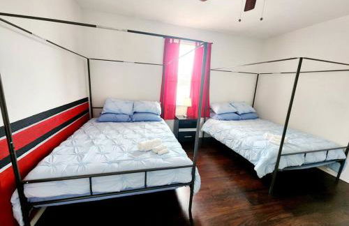 Newly remodeled 5BR 3BA w/pool 16 ppl - Photo 7