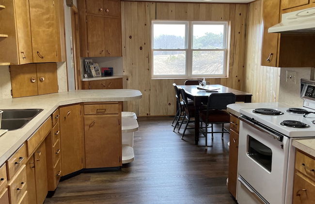 Sunset Pines Resort - Photo 9