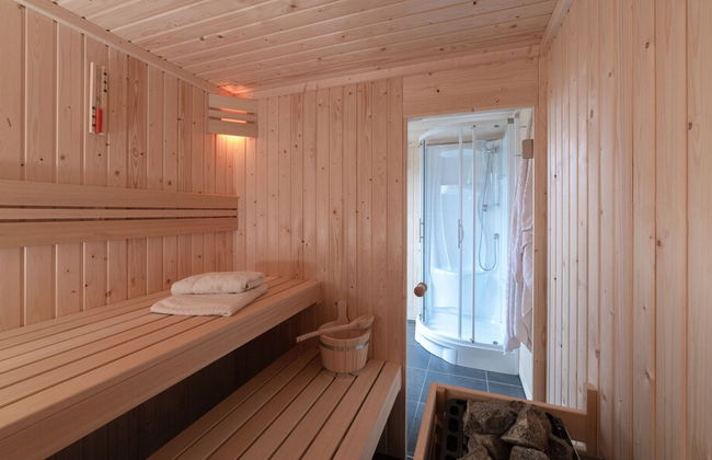 Wellness Villa With Private Bubble Bath - Photo 23