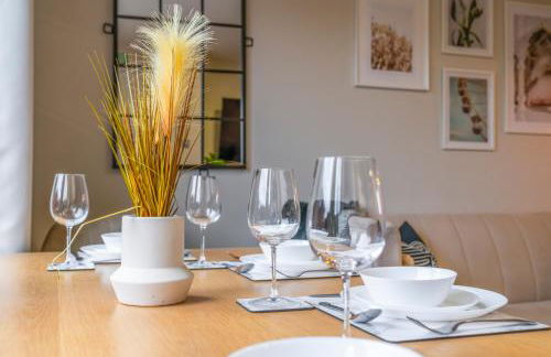 Modern 5 Bedroom Townhouse with Free Parking - Foto 12