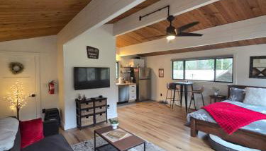 A Restful Studio Near a Creek and Forest - Pet Friendly - Foto 2