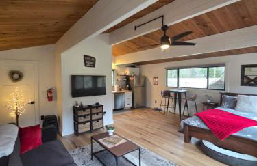 A Restful Studio Near a Creek and Forest - Pet Friendly - Foto 2