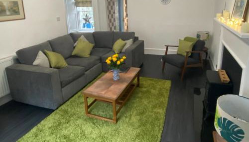 Arden House - Photo 2