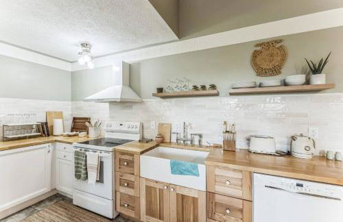 Old School Charm | Sleeps 6 - Foto 25