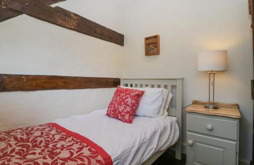 White Haywood Farmhouse - Photo 19