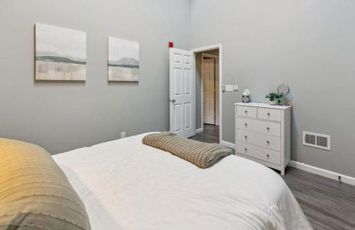 Rustic-Industrial Loft with Courthouse Views apts - Photo 25