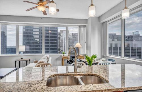 Luxury High-rise Condo w/ Views! Heart of Downtown - Photo 15