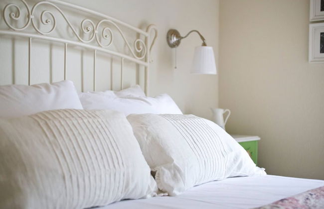 Cute Yellow Handmade House With Garden - Foto 7