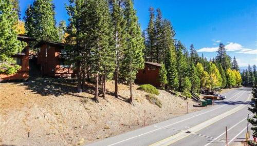 St Anton Street View 2-Bedroom Condo with full kitchen - Foto 3