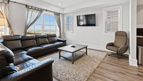 Modern 4BR 2BA Apt Steps to the Beach Open Living - Foto 2