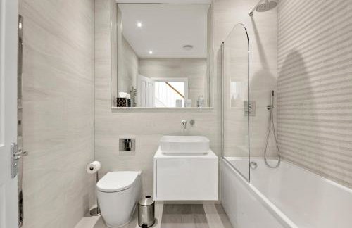 3 Bed House near Purley, by ARP Homes, Free Parking, Ideal for Long Stays & Insurance Bookings - Foto 20