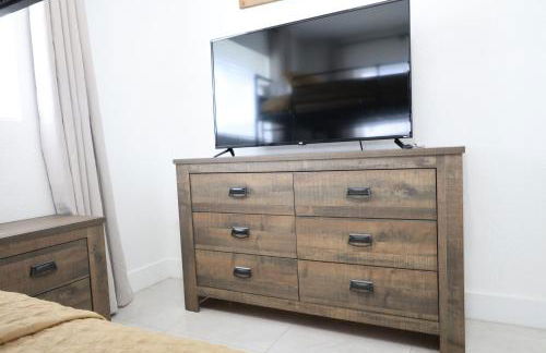 GREAT Luxe House NEAR Downtown & Marina in Miami - Photo 49