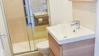 Les Matelots Rouen Centre by MyFrenchPAT - Foto 2, Shower