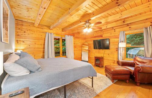 Cabin 3 Miles off I-40-hot tub-firepit-secluded better than a Hotel - Photo 35