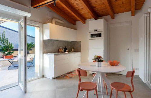 Loft Park & Rail free Parking - Photo 2