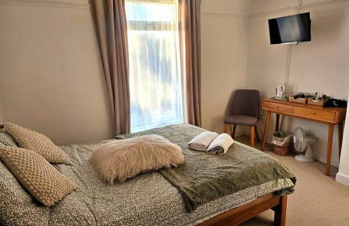 Bristol Airport, 5 Bed House, 5 Bathrooms, WiFi, Ample Parking - Foto 8