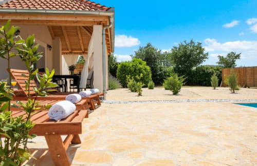 Vila Nira Radonić - Foto 25