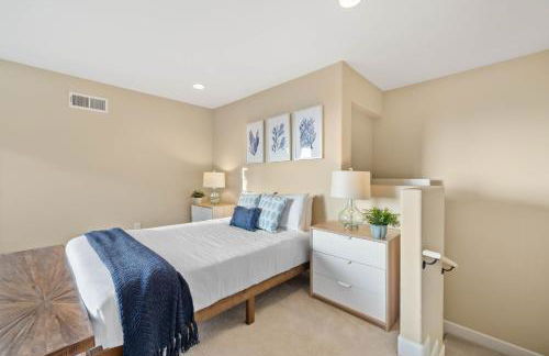 Oceanview Luxe Retreat with Rooftop - Foto 21