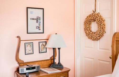 New Kid in Town - King Bed & Sofa Bed - Sleeps 2-4 - Photo 9