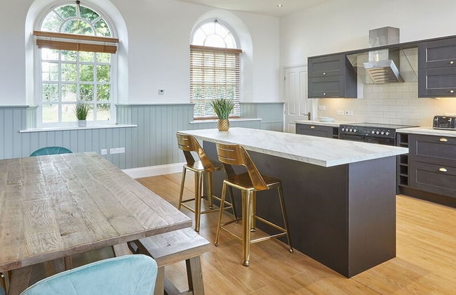 Host Stay Dunsley Chapel - Photo 2