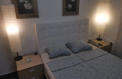 The NICE - 3 rooms, 3air cond, 3TV, 3fans, 2 wc, WIfi everywhere 5min aeroport, train, beach, 1min tram, 15 min centre, port, parking possible - Foto 9