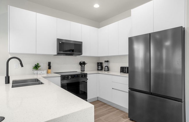 Modern 4BR Family Home With Private Pool - Photo 26