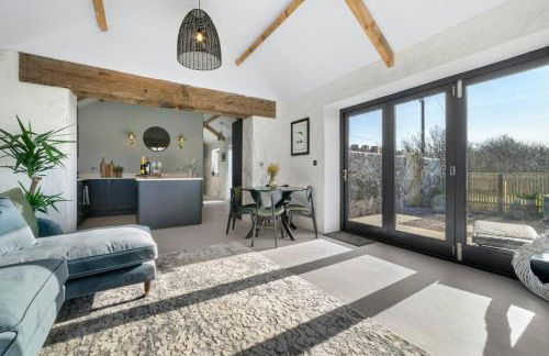 Ysgubor Twt, Monknash - Photo 1