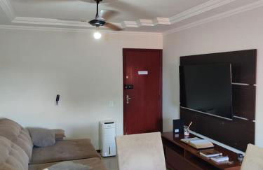 Terraço Familiar , 2 quartos com ar condicionado, 2 banheiros, churrasqueira a carvão , wi-fi, vaga para 2 carros suporta até 7 pessoas - Foto 15