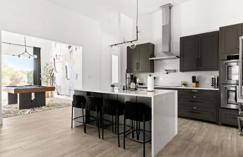 Designer Home with Hot Tub BBQ & Hill Views - Foto 21